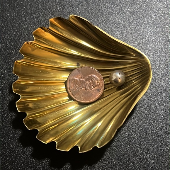 Vintage Artisan Golden Bronze Claim Shell Trinket Jewelry Dish Decor - Picture 10 of 11